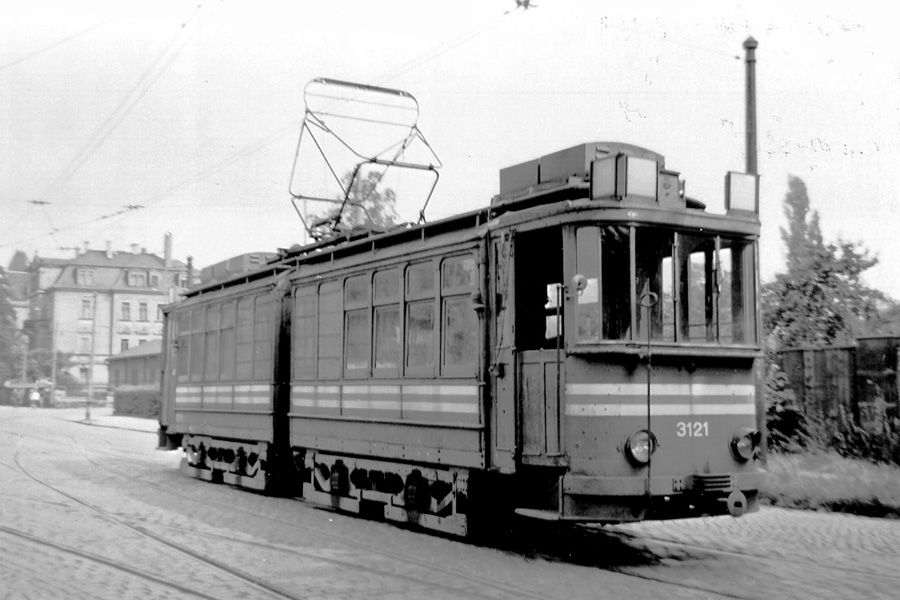Twin unit tram #3121