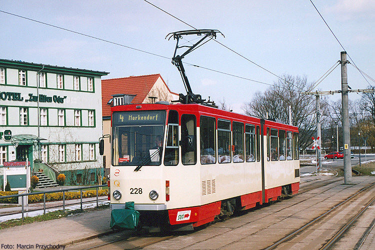 Tatra KT4DM #228