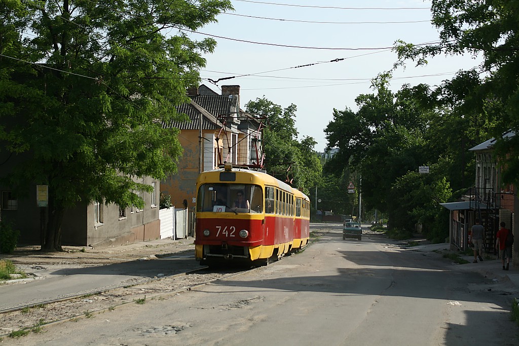 Tatra T3SU #742