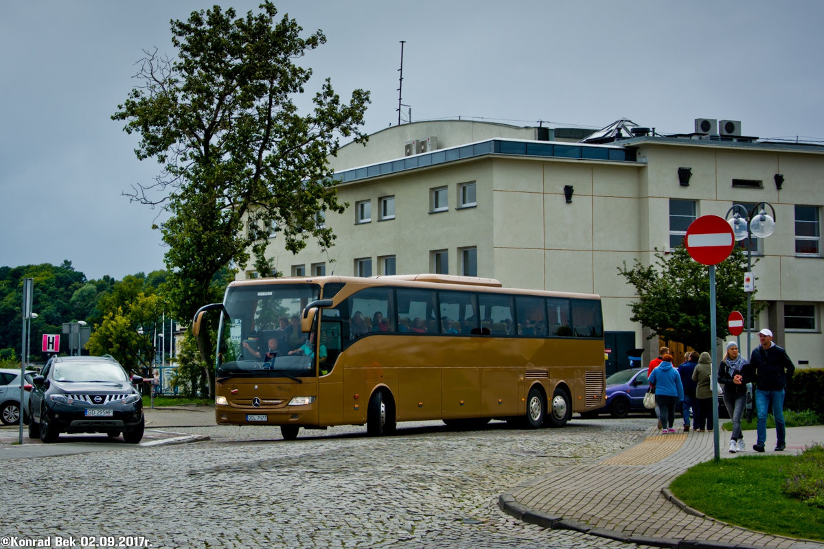 Mercedes-Benz Tourismo 17RHD #OOL 7N77