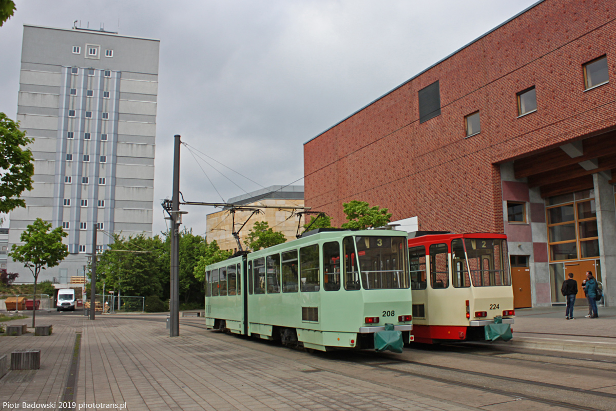 Tatra KT4DM #208